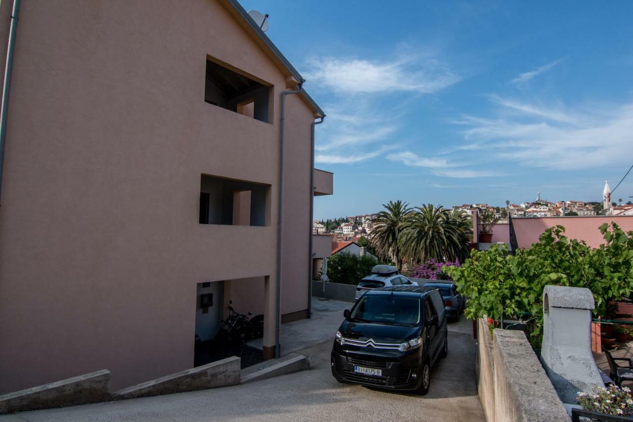 Apartments Villa Forida Малий Лошинь Екстер'єр фото